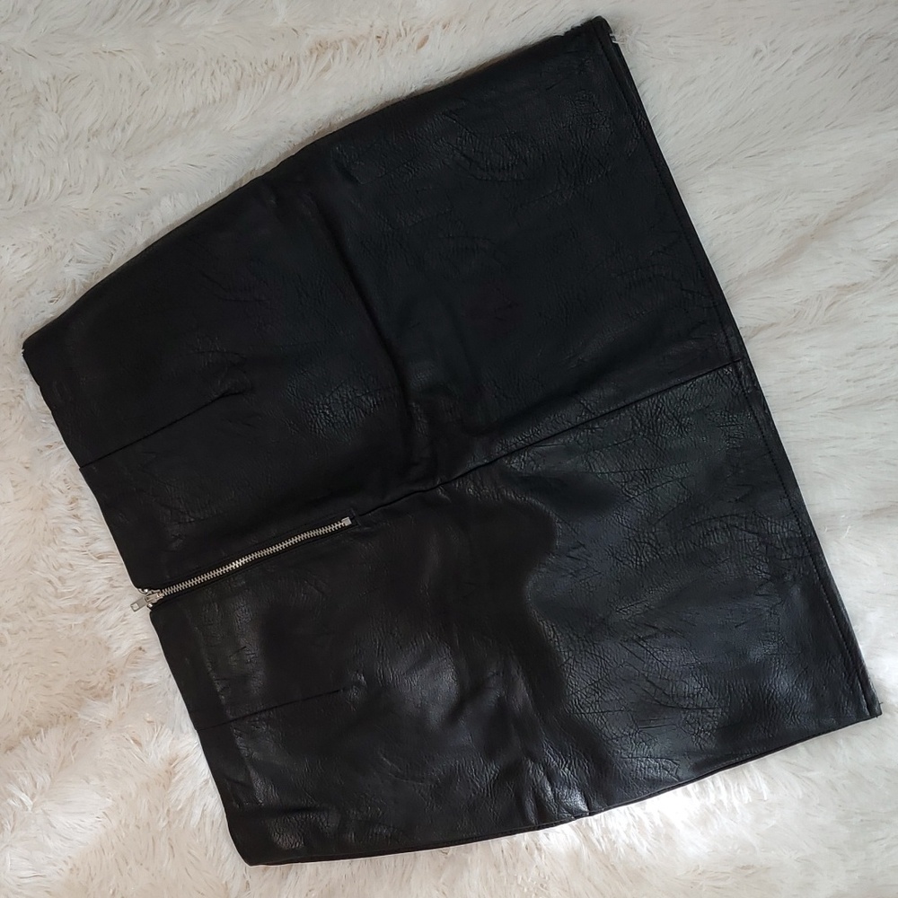 Romeo & Juliet Faux Leather Mini Skirt Size M - Picture 6 of 8